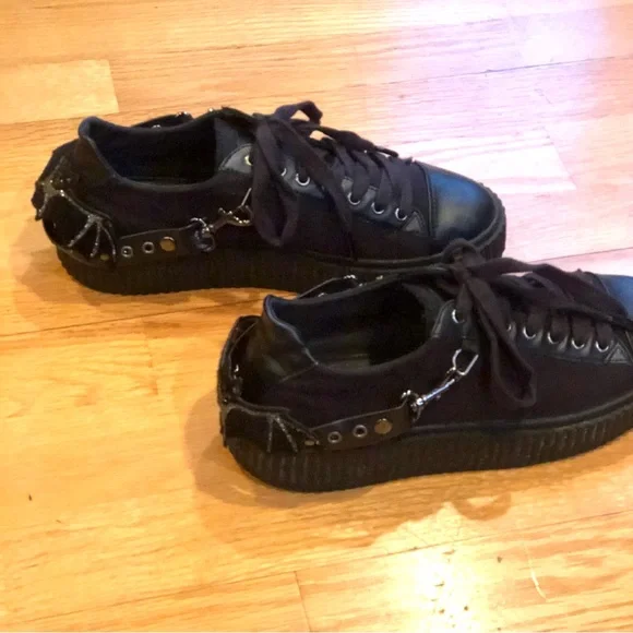 Women’s Black Platform Lace-Up Sneakers - Picture 13 of 13